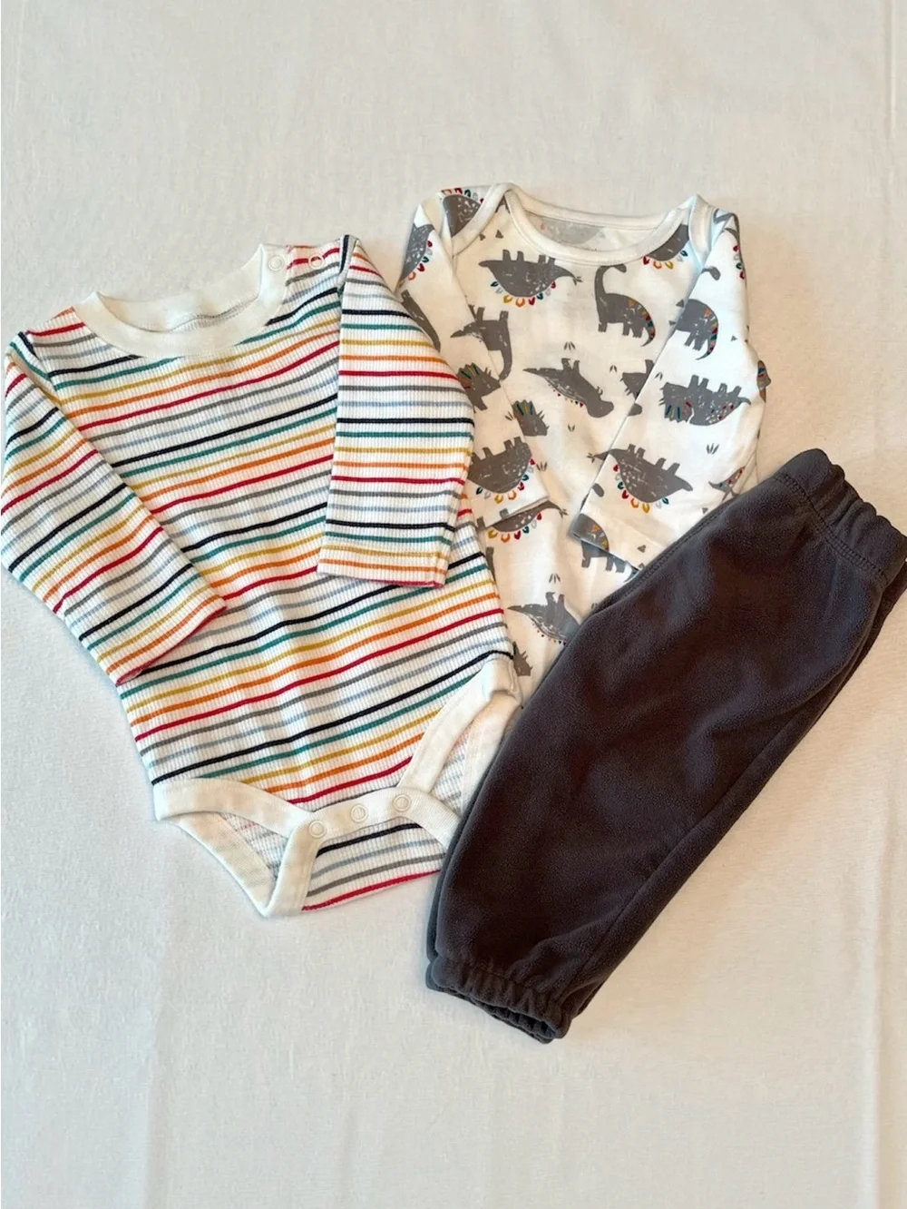 Carters 6M 4 Piece Bundle Long Sleeve Bodysuits Tee Fleece Bottoms Mix Match